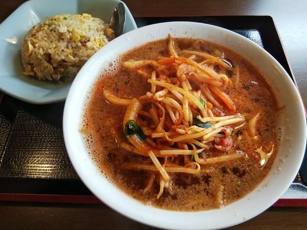 「【限定】担担麺＋半炒飯」@中国料理 竹園の写真