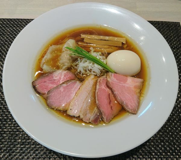 「特製中華蕎麦＜醤油＞（手もみ太麺）」@宍道湖しじみ中華蕎麦 琥珀 東京本店の写真