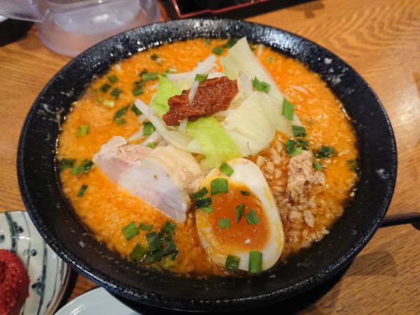 「辛味噌らーめん850円＋税 ライス100円＋税」@麺's Bar らーめん勇人の写真