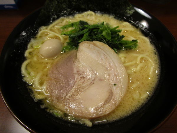 「家系ラーメン　７３０円」@壱角家 東神奈川店の写真