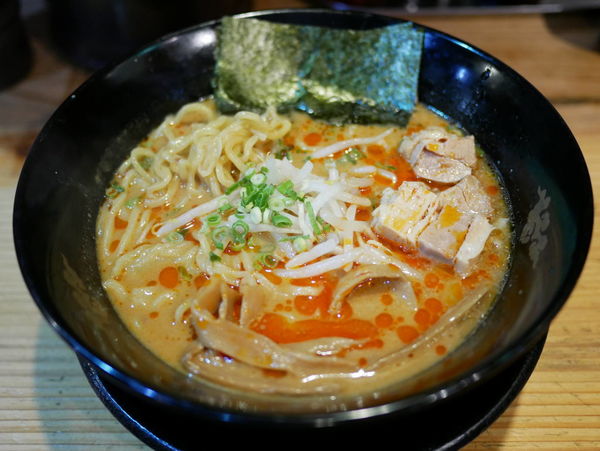 「赤味噌らーめん＋サービスミニチャーシュー丼」@昇神 丸の内店の写真