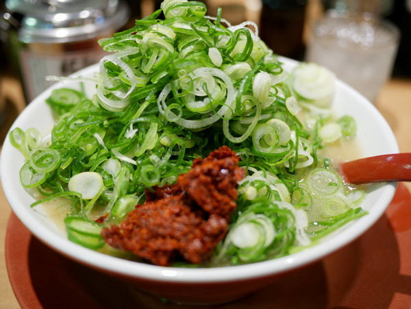 「ラーメン 並 麺硬め」@ラーメン横綱 阪急三番街店の写真