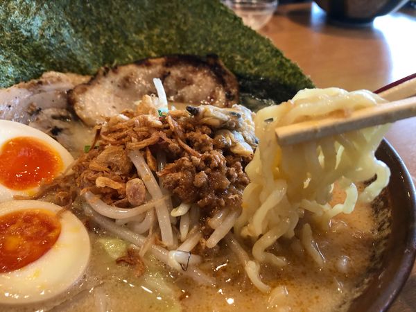 「江戸前味噌　炙りチャーシュー2枚のせ　1000円」@みそ屋 田所商店 WBG店の写真