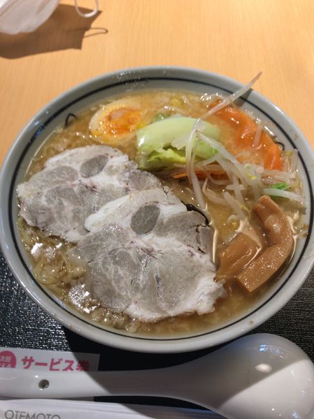 「背脂豚骨ラーメン➕背脂多め➕麺固め➕大盛」@めざせ！殿様食堂の写真