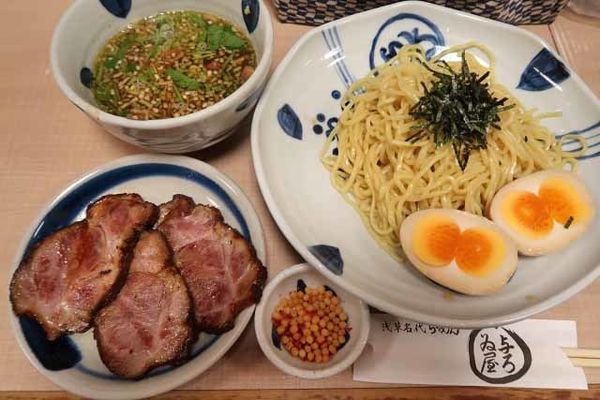 「ちゃーしゅう付ざるらーめん　1,000円＋双子の味玉100円」@与ろゐ屋の写真