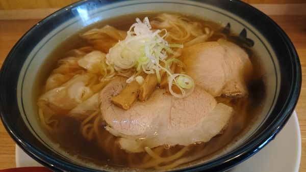 「ワンタンメン」@ワンタンメンの満月 三鷹店の写真