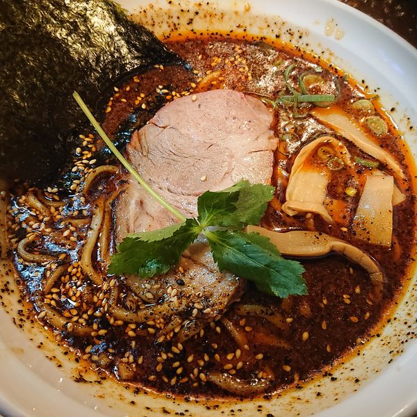 「辛味らーめん　大辛750円、ハーフカレーセット300円」@らーめんひの木の写真