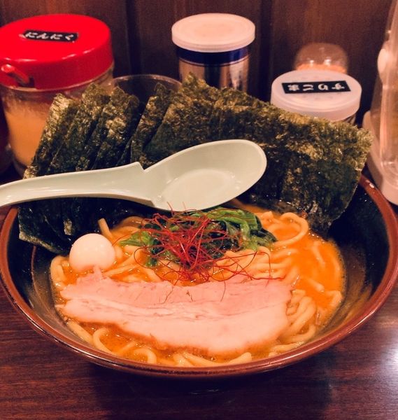 「辛豚ラーメン 海苔」@吟家の写真