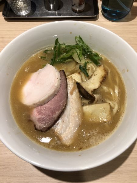 「濃厚白湯＋吊るし焼きPREMIUM叉焼＋ライス」@麺屋 一燈の写真