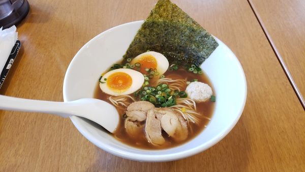 「鶏そば(醤油)790円」@ラーメン屋 まるの写真