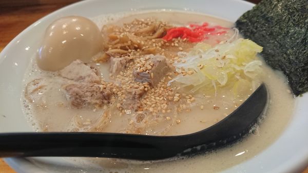 「とんこつらーめん」@つけ麺二代目いさおの写真