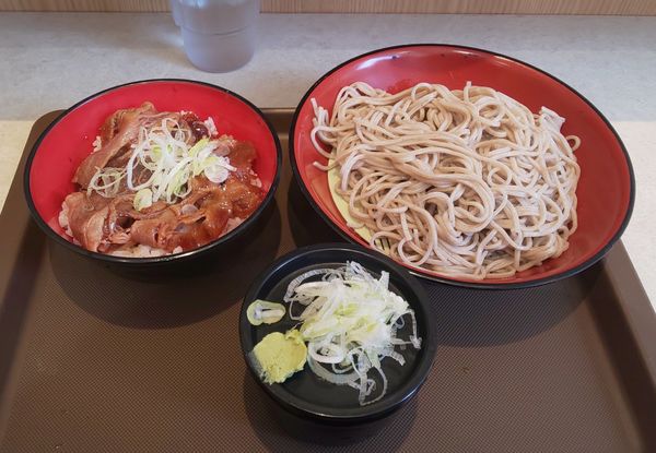 「ミニ牛焼肉丼セット（もりそば）」@名代 富士そば 秋葉原電気街店の写真