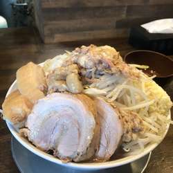 ラーメン大、生卵、うずら、ブタ増し