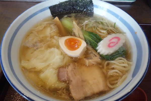 「手もみワンタンメン 醤油」@南部屋 路ばたの写真