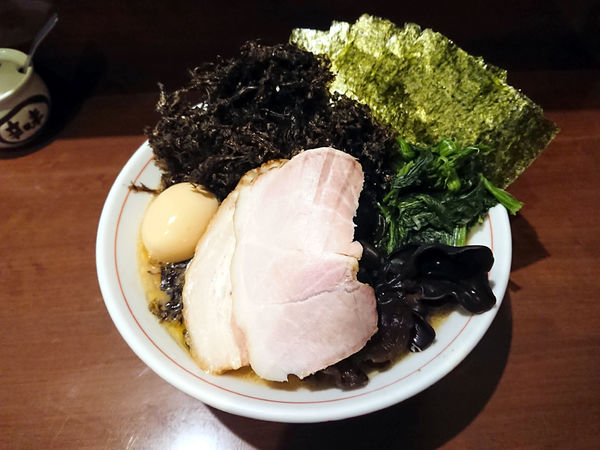 「らーめん(もも肉)＋岩のり＋きくらげ」@らーめん飛粋の写真