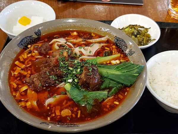 「マーラー牛バラの刀削麺」@中国郷土料理 錦里の写真