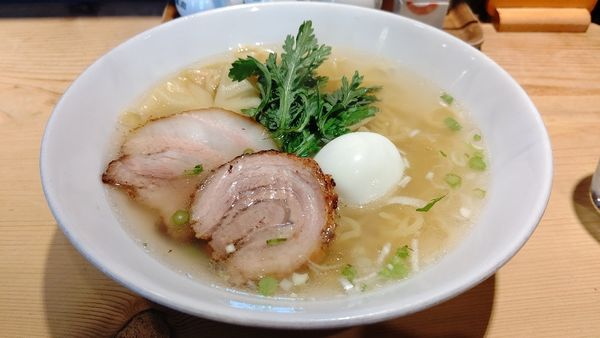 「本丸塩らーめん+味玉950円」@横濱元町 本丸亭 横浜店の写真