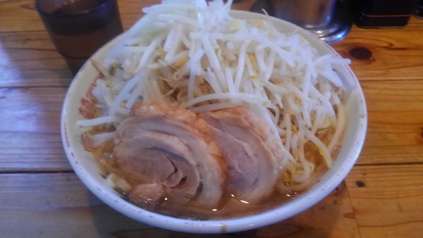 「小ラーメン」@ラーメン神豚 関東学院前店の写真