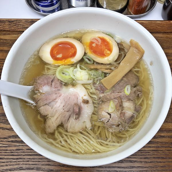 「醤油らーめん￥750＋味玉￥100」@忍八の写真