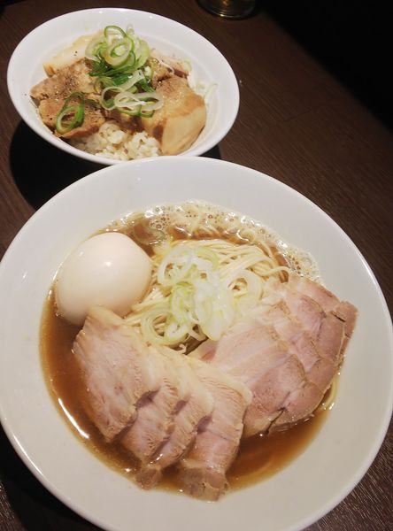 「肉煮干しそば＋肉増し＋煮玉子＋肉飯」@麺処 遊 蕨店の写真