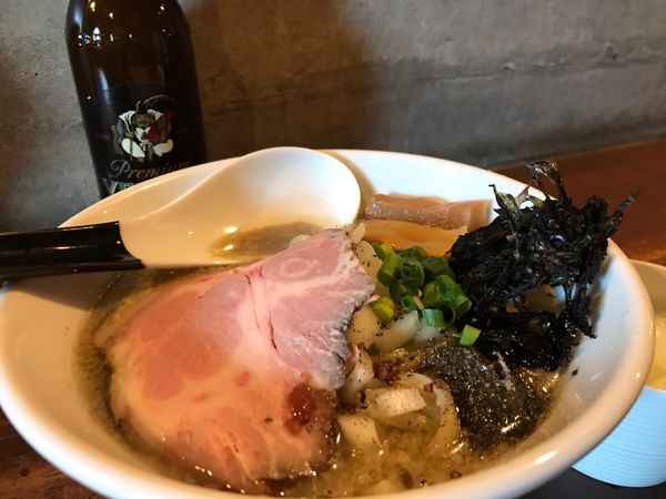 「背脂中華そば（太麺）オプション　刻み玉ねぎ」@中華蕎麦 志の写真