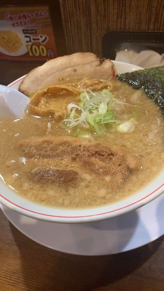 「角煮黒丸らーめん」@完熟ラーメン 本丸 瀬上店の写真
