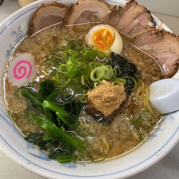 「背脂煮干しそば（大）750円+チャーシュー250円」@ラーメン・ぶーけの写真