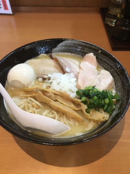 「鶏そば 塩 大盛り 全部のせ」@麺堂 稲葉の写真