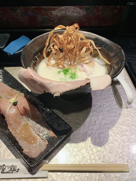 「鶏soba 880円　肉寿司 300円」@鶏soba 座銀 南船場にぼし店の写真