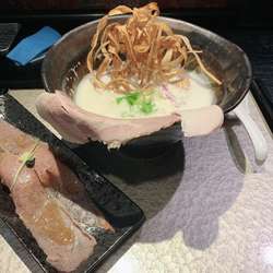 鶏soba 880円　肉寿司 300円