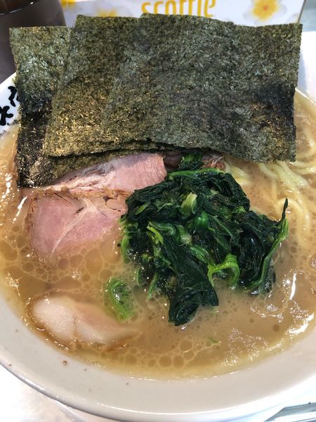 「チャーシュー麺中盛、硬め濃いめ」@横浜家系ラーメン つばさ家 立川店の写真