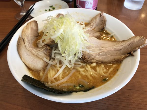 「チャーシュー味噌らーめん+ビール+つまみ4点盛り」@中華そば 七麺鳥の写真