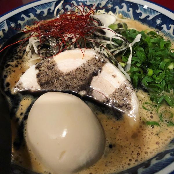 「焦がし黒味噌らぅめん　味玉プラス」@麺匠 佐蔵の写真