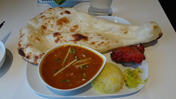 「豆とチキンのカレー　ナン　ランチAセット　800円」@武蔵野スパイシークラブの写真