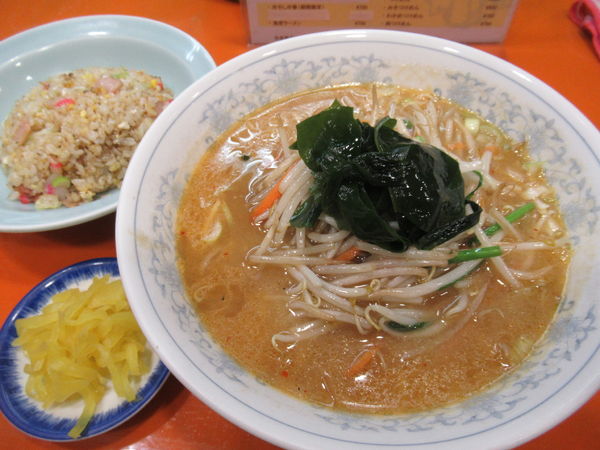 「セットB（みそらーめん＋ミニチャーハン）（950円）」@中華料理 四ツ角飯店の写真