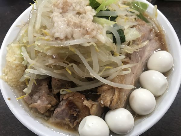 「らーめん(ヤサイニンニクアブラ)＋うずら」@ぶたけん。の写真