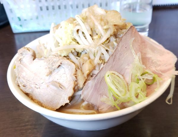「ラーメン＋ローストポーク　830円」@ラーメンどでん 大宮店の写真