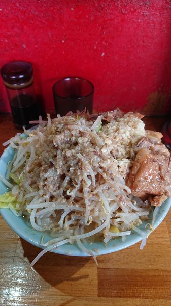 「チャーシュー麺  野菜多め  ニンニク  油」@ラーメン髭の写真