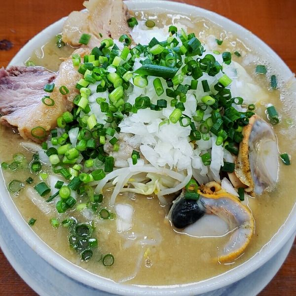 「【限定】活ホタテの恵み（醤油）追い飯付 ９８０円」@ラーメン富次郎 見和店の写真