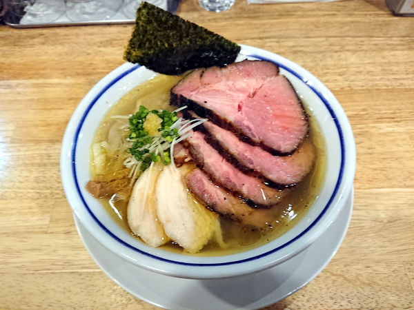 「チャーシュー中華そば(塩)+ワンタン」@手打式超多加水麺 ののくらの写真