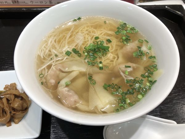 「ワンタン麺(塩)880円」@新橋亭 東急渋谷総菜店 イートインの写真