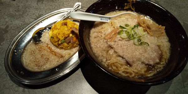 「油滴ら〜麺＜醤油＞＋油滴カレーライス」@麺屋武蔵 武滴の写真