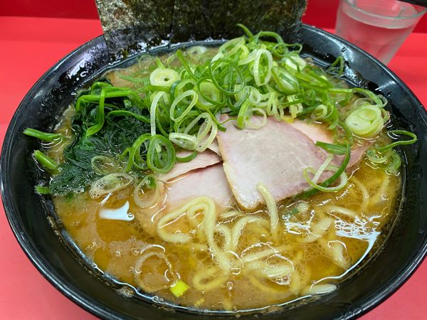 「中盛チャーシューメン 1,000円　青ねぎ 80円」@ラーメン杉田家の写真