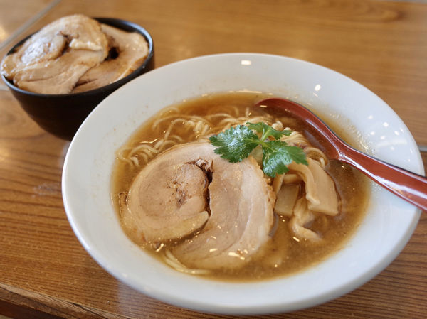 「淡麗煮干しそば…880円・チャーシュー丼…385円」@麺屋 音の写真