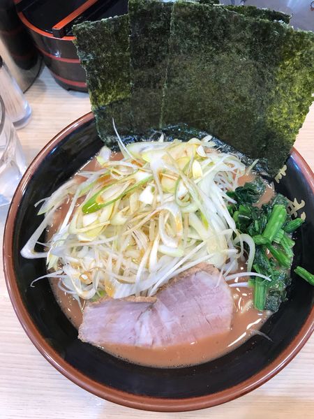 「ネギラーメン中」@二代目 渡来武の写真