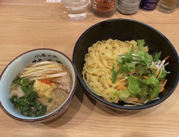「背脂生姜醤油（麺少なめ）」@小麦と肉 桃の木の写真