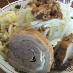 ほん田が作る二郎系・小＋豚カス入りアブラ