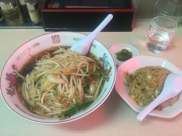 「もやし+半チャーハンセット（￥880）」@手もみラーメン 福すいの写真