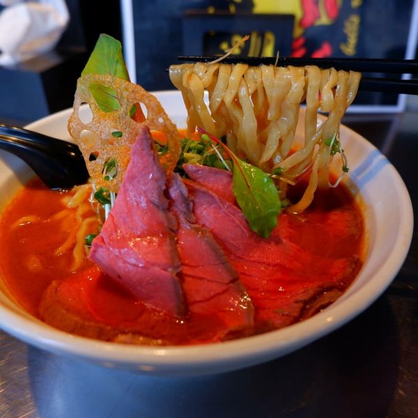 「ぶるずらーめん（ローストビーフのせ） 980円」@牛骨らーめん ぶるず 門前仲町店の写真