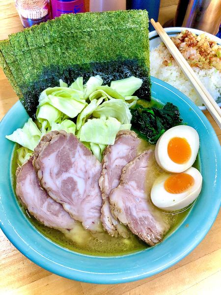 「中盛りチャーシュー　海苔玉セット　小ライス」@捲り家の写真